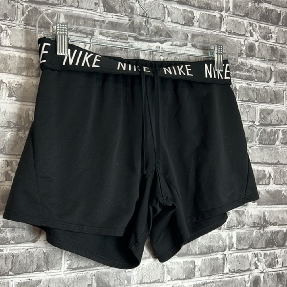 Nike - Picture 2 of 8